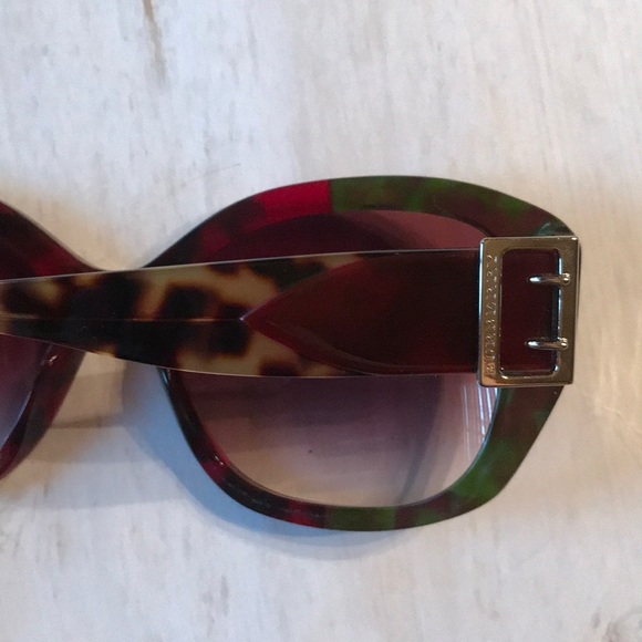 Burberry Buckle Detail Oversize Square Sunglasses - Picture 11 of 16